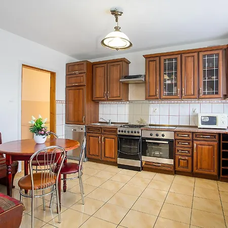 Διαμέρισμα 3 Bedroom Awesome In *