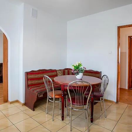 3 Bedroom Awesome In Gowidlino